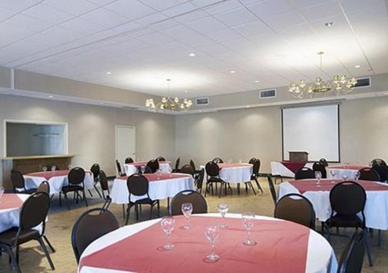 Econo Lodge Smiths Falls Restoran fotoğraf